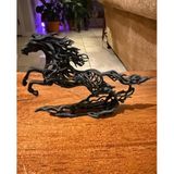 Sanatsal At Figürü Biblo – Modern Dekoratif Heykel Ev Ofis İçin Şık Tasarım Hediyelik Eşya | Beyaz Renk Year of the Horse 2026 - Ethereal Stallion (siyah)