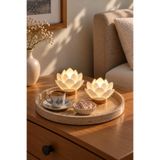 SARASWATİ Lotus Çiçeği Dekoratif LED Mumluk 2'li Set – Açık Kahverengi Tabanlı Işıklı Dekoratif Abajur – 2 Adet Pilli LED Mum Hediye