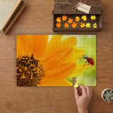 Sarı Çiçek ve Uğur Böceği Tasarımı 240 Parça Ahşap Puzzle Ahşap Kutuda MP11108