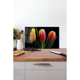Sarı Kırmızı Laleler Cam Kesme Tahtası Silikon Ayaklı Isıya Kırılmaya Dayanıklı Sunum Kesim Tablası - 23 x 35 cm
