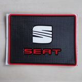 Seat Logolu Kaydırmaz Torpido Pedi - Göğüs Üstü Kaydırmaz Ped (seat Logosu, Seat Arması)