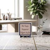 Seçkin "Bir Kapı Kapanır Diğeri Açılır" Özel Tasarım Süs 10x10 cm | Yaşam alanları için estetik ve kalıcı hediye seçeneği, asil duruşuyla çalışma masası için özel olarak tasarlanmış parça