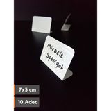 Şeffaf Etiket Silinebilir Beyaz Etiket Dekoratif Etiket isimlik Arkaya Yatık Açılı Etiket Standı Raf Etiketi Beyaz PVC isim Panosu Vitrin Etiketi Kafe Tatlı Etiketi Parlak Beyaz Etiket Ürün Etiketi - 10 Adet - 5x7 cm (Yatay)