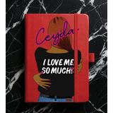 Senada Kişiye Özel Isim Yazılı Tarihsiz 192 Sayfa Mini Termo Defter Baskılı Desenli 9X14 cm Kırmızı Moda/stok 29 - 1 Adet - Kırmızı - Kırmızı