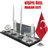 Sentez Masa Üstü İsimlik Elit Türk Bayraklı Masaüstü İsimlik Kristal Ofis Masa İsimliği Kalemli Saatli Yönetici Hediyesi