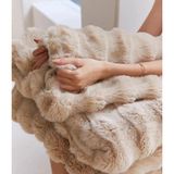 Sevara Dekor Açık Bej Peluş Koltuk Örtüsü Pofuduk Koltuk Şalı 150 x 100 cm Premium Konforlu Polyester