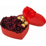Sevgililer Günü Hediyesi Kalp Kutuda Ferrero Rocher Çikolata ve Kırımızı Güllü Hediye Seti