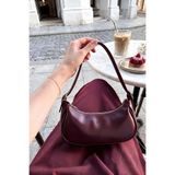 Shanta Bordo D70 Gold Toka Detaylı Fermuarlı Geniş İç Hacimli Minimal Kadın Baget El ve Omuz Omuz Çantası