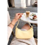 Shanta Sarı D70 Gold Toka Detaylı Fermuarlı Geniş İç Hacimli Minimal Kadın Baget El ve Omuz Omuz Çantası