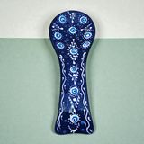 Sharp & Art El Yapımı Seramik Kaşık Dayanakları – 21×7 cm – Papatya, Nazar Boncuğu ve Kabartmalı Lale Desenleri - Lacivert