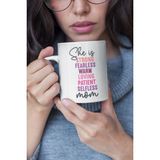 She Is Strong Fearless Warm Loving Mom No:2 Baskılı Anneler Günü Doğum Günü Anne Hediye Kupa Bardak - Beyaz