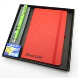 Signator Codex N316 Kişiye Özel Defterli Set, Açık Yeşil Dolma Kalem, Kırmızı Defter, Yedek Kartuş, Hediyelik Kutu