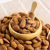 Siirt Pazar 1 kg Yerli Çiğ Badem İçi