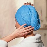 Silva Mikrofiber Mavi Saç Bonesi Oval Tasarım ve Yüksek Su Emici Kapasite ile Pratik Banyo Çözümü