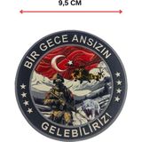Single Sword Bir Gece Ansızın Gelebiliriz Plastik Arma Patch 9,5 cm, Arkası Cırtlı
