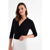 Siyah Alttan Çıtçıtlı Kruvaze Yaka Truvakar Kol Bluz&Body