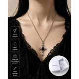 Siyah Taş Detaylı Gotik Haç Kolye – Alternatif Stil Unisex Zincir Kolye