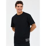 Skechers S2610109-3817 M Relaxed T-Shirt Siyah Yuvarlak Yaka Regular Fit Düz Erkek T-Shirt