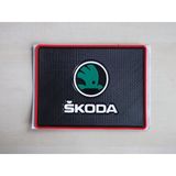 Skoda Logolu Kaydırmaz Torpido Pedi - Göğüs Üstü Kaydırmaz Ped (skoda Logosu, Skoda Arması)