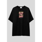 Slay The Day Baskılı T-Shirt | Unisex %100 Pamuk Siyah & Beyaz Renkli Yazılı Özel Tasarım Tee