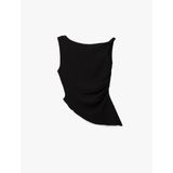 Slim Fit Asimetrik Kesim Omzu Açık Bürümcük Kumaş Kolsuz Bluz