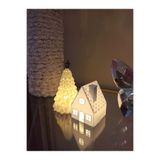 smilechild Yılbaşı Dekorasyon Led Mumlu Ev ve Çam Ağacı Seti 7-11 CM 2 LED MUM DAHİLDİR