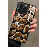 Snacase Apple iPhone 15 Pro ile Uyumlu Yılan Derisi Tasarımlı Glossy Premium Kılıf, Kahverengi