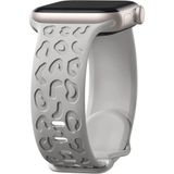 Sneezy Apple Watch İle Uyumlu 44 45 46mm Leopar Desenli Yumuşak Silikon Kordon Seri 2 3 4 5 6 Se 7 8 9 10 Gümüş