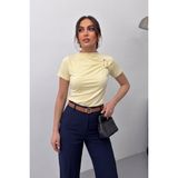 Spirituel Kadın T-Shirt Kısa Kollu Gold Toka Detaylı Büzgülü Yarım Balıkçı Yaka Sandy Likralı Şık Bluz - Sarı - XL