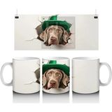 St. Patrick Şapkalı Gülümseyen Köpek – Baskılı Kahve Kupası - Renkli