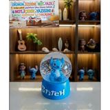 Stitch Işıklı Kar Küresi - 9 Cm X 6 Cm - Mavi Hediyelik-Dekoratif Kar Küresi(Mesajla Bildirmeniz Halinde Dilediğiniz Not U Hediye Paketi Üzerine Yazılıp Gönderim Yapılmaktadır)