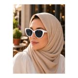 Straight Light KADIN BEYAZ KEDİ GÖZÜ GÜNEŞ GÖZLÜĞÜ UV400 KORUMALI SİYAH CAMLI CAT EYE RETRO VİNTAGE ŞIK TASARIM YAZLIK GÜNLÜK KULLANIM ZARİF ÇERÇEVELİ MODA AKSESUARI TREND STİL PLAJ TATİL KOMBİNİ ŞIK VE MODERN MODEL