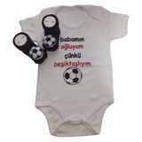 Style Baby Amazing SBA251205 Hoşgeldin Bebek, Yenidoğan Erkek Bebek, Siyah Beyaz Babamın Oğluyum Taraftar Badi ve Aksesuarlı Çorap Hediye Seti (3-6 AY)