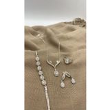 SURA SILVER ZİRKON TAŞ BEYAZ RODYUM DAMLA MODEL 925 AYAR GÜMÜŞ SET (KOLYE,BİLEKLİK,KÜPE VE AYARLANABİLİR YÜZÜK)