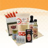 Sushi Yapım Seti Combo, Sushi Pirinci, Kurutulmuş Deniz Yosunu (Nori), Pirinç Sirkesi, Soya Sosu, Wasabi Tozu, Yengeç Surimi, 5 Çift Chopstick, Sushi Sarma Hasırı, Zencefil Turşusu