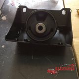 Suzuki Swift 1.2 12-17 Motor kulağı Sol
