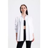 SWEETNESS Kadın Beyaz Oversize Likralı Pamuklu Cepli Uzun Kol Gömlek