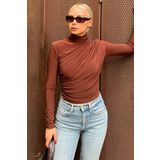 Swist Kahverengi Yarım Balıkçı Omuz ve Bel Drapeli Kadın Bluz Crop