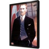 Tablosan Ay Yıldızlı Bayrak Önünde Atatürk Çerçeveli Cam Tablo