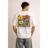 Tarz Cool Erkek Floral Baskılı Tişört – Oversize Fit, Sırt Desenli “small Moments Big Memories” - Beyaz