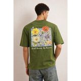 Tarz Cool Erkek Floral Baskılı Tişört – Oversize Fit, Sırt Desenli “small Moments Big Memories” - Haki