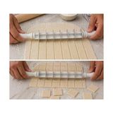 TeknoKapsül Kare Mantı Kesme Aparatı Hamur Kesici Merdane Çoklu 7 Bıçaklı Hamur Bölücü Mantı Ravioli Erişte Kesici Mutfak Hamur Şekillendirici Pratik Kesim Aracı Dayanıklı Plastik Ergonomik Saplı