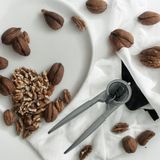 TG Tek-İş Global Ceviz ve Fındık Kıracağı – Uzun Saplı Gri Renk, Dayanıklı Metal Kıracak, Ergonomik Tasarım