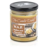 The Candle Daddy W.A.P. - Waffle ve Krepler - Şurup ve Tereyağı Kokulu Waffle ve Krepler - Komik 170 ml Kavanoz Mum - 40 Saat Yanma Süresi WAP