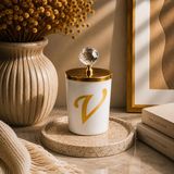 Tiem Concept Kişiye Özel Harfli Kokulu Bardak Mum - Kristal Tepelikli Özel Tasarım Beyaz Cam Mum, Ev ve Oda Kokusu, Hediyelik Dekoratif Mum 150g (Gold, Okyanus, V)