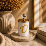 Tiem Concept Kişiye Özel Harfli Kokulu Bardak Mum - Kristal Tepelikli Özel Tasarım Beyaz Cam Mum, Ev ve Oda Kokusu, Hediyelik Dekoratif Mum 150g (Gold, Sandal Ağacı, U)