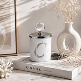 Tiem Concept Kişiye Özel Harfli Kokulu Bardak Mum - Kristal Tepelikli Özel Tasarım Beyaz Cam Mum, Ev ve Oda Kokusu, Hediyelik Dekoratif Mum 150g (Silver, Okyanus, C)