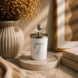 Tiem Concept Kişiye Özel Harfli Kokulu Bardak Mum - Kristal Tepelikli Özel Tasarım Beyaz Cam Mum, Ev ve Oda Kokusu, Hediyelik Dekoratif Mum 150g (Silver, Okyanus, T)