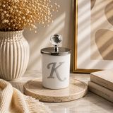 Tiem Concept Kişiye Özel Harfli Kokulu Bardak Mum - Kristal Tepelikli Özel Tasarım Beyaz Cam Mum, Ev ve Oda Kokusu, Hediyelik Dekoratif Mum 150g (Silver, Vanilya, K)