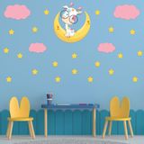 Tilki Dünyası Ay Üzerinde Sevimli Zürafa Duvar Sticker Seti - 38 Parça Pembe Bulut ve Sarı Yıldız Detaylı Bebek Odası Dekoru